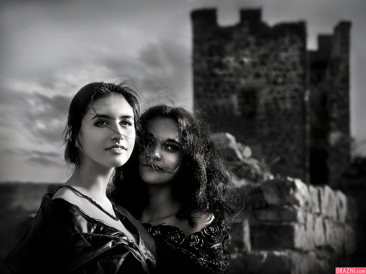 Girlfriends in the fortress ...
